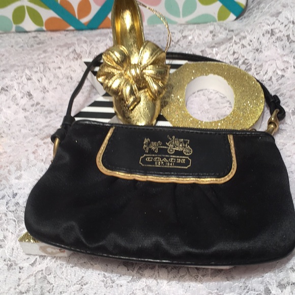 Coach - Picture 2 of 5